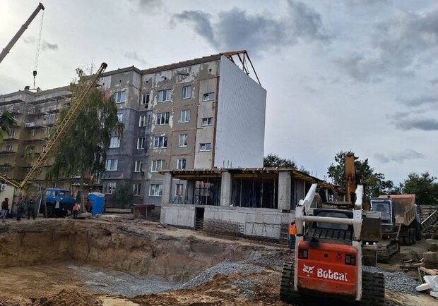 В Макарові почали відновлювати ще один багатоквартирний будинок - 