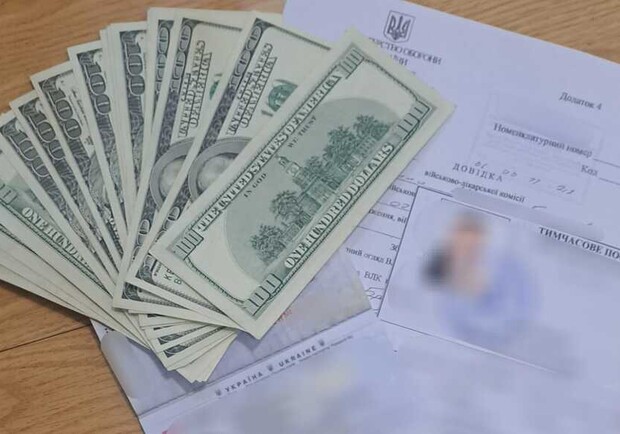 Житель Київської області спробував виїхати за кордон, і отримав одразу 3 статті Кримінального кодексу - відео. 