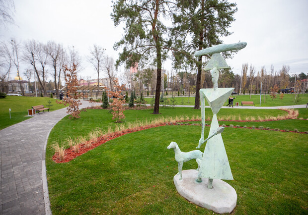 На вулиці Алматинській відкрили сквер із артоб'єктами - фото. 