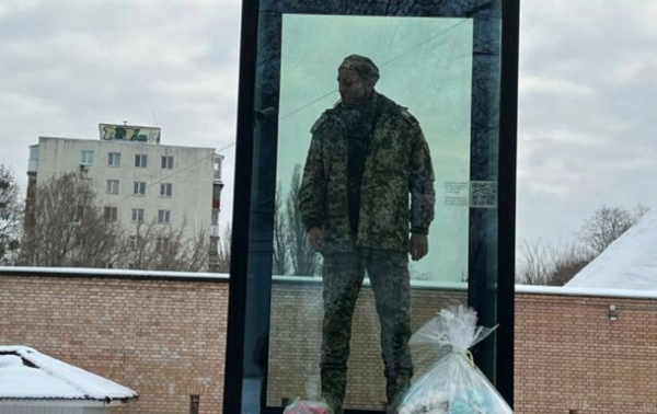 В Києві з'явилась воскова фігура бійця, розстріляного за Слава Україні