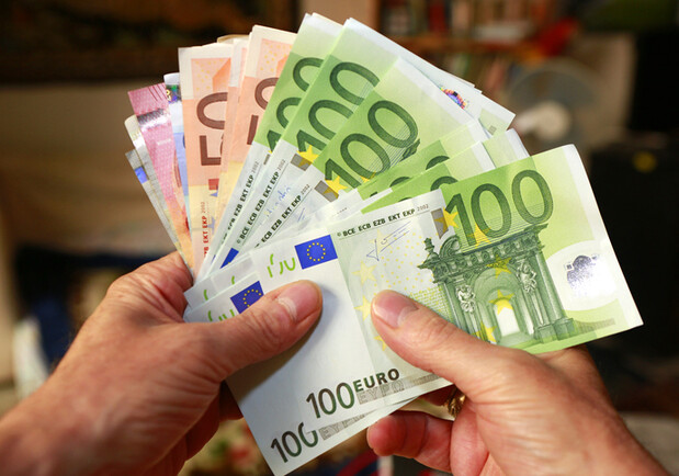 Курс валют в Україні 5 лютого 2024 року: скільки коштує долар та євро. 