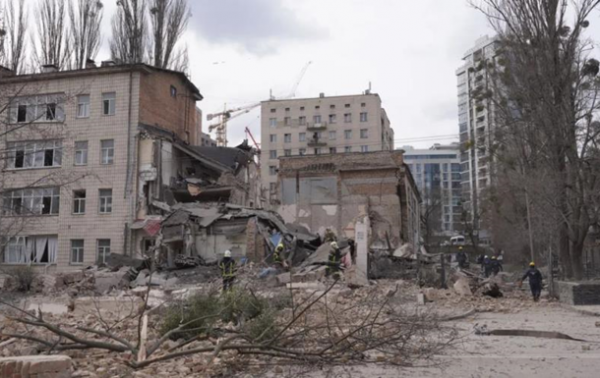 Удар РФ по Києву: зруйнована частина будівлі художньої академії ім. Бойчука