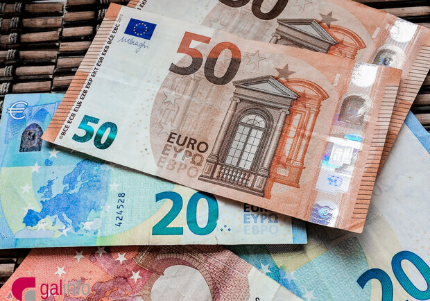 Курс валют в Україні 19 березня 2024 року: скільки коштує долар і євро. 