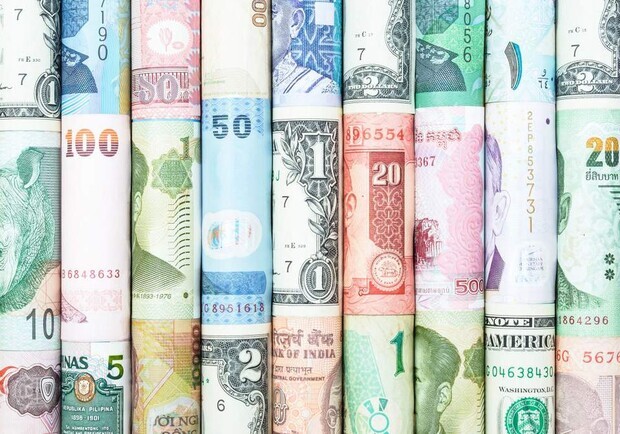 Курс валют в Україні 17 березня 2024 року: скільки коштує долар і євро. 
