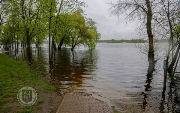 У річці Дніпро впав рівень води - КМВА