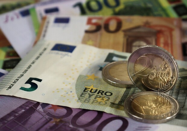 Курс валют в Україні 26 червня 2024 року: скільки коштує долар та євро. 