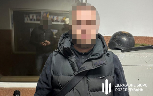 У Києві затримали правоохоронця за допомогу ухилянтам