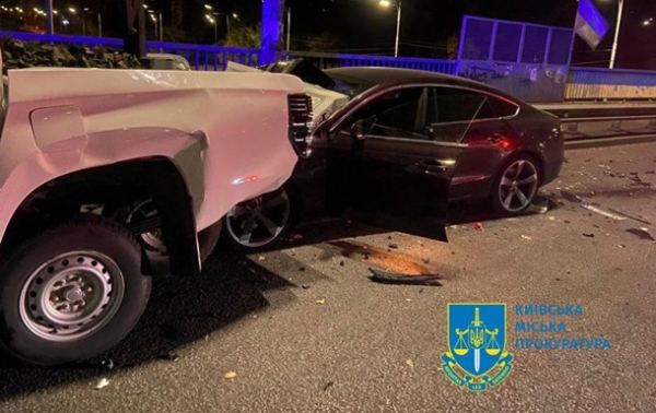 У Києві п’яний водій в’їхав у військове авто під час комендантської години