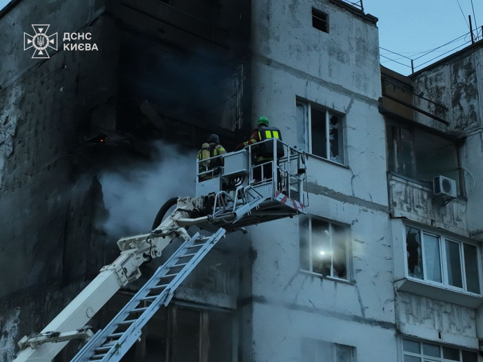 Пожежа у Києві після російської атаки, 2 листопада 2014 року. Фото: ДСНС Києва