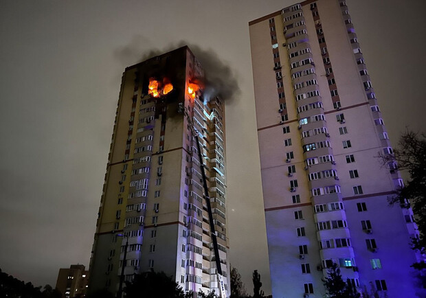 Пожежа у Києві після російської атаки, 2 листопада 2014 року. Фото: ДСНС Києва