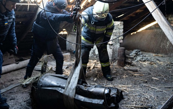 З будинку у Києві вилучили частину ракети росіян З будинку у Києві вилучили частину ракети росіян