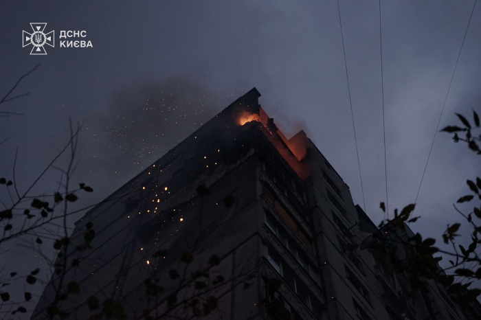 Пожежа у Києві після російської атаки, 2 листопада 2014 року. Фото: ДСНС Києва