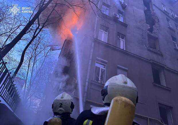 Наслідки атаки на Київ. Фото: ДСНС України