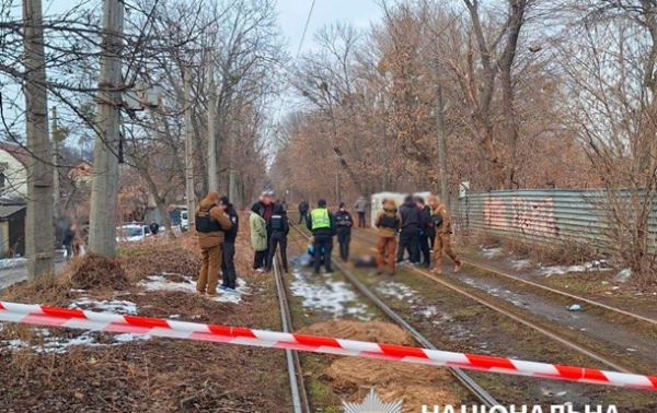 У Києві знайшли тіло з чоловіка ножовим пораненням