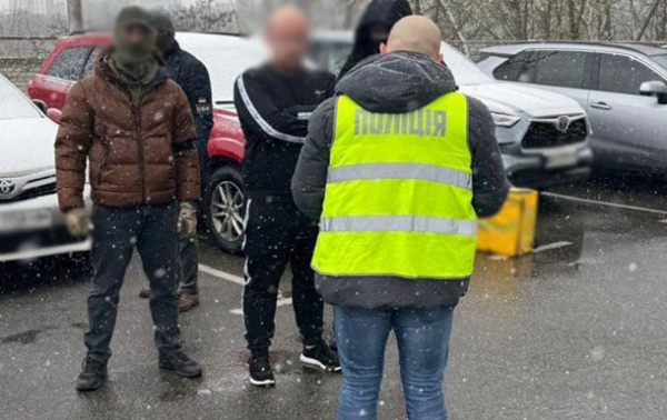 Посадовцю Конституційного суду загрожує п’ять років за схему для ухилянтів