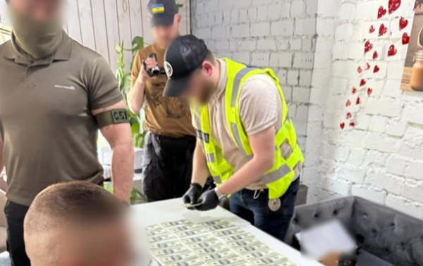 Фіктивний діагноз дружині: у Києві чиновник за гроші допоміг ухилянту