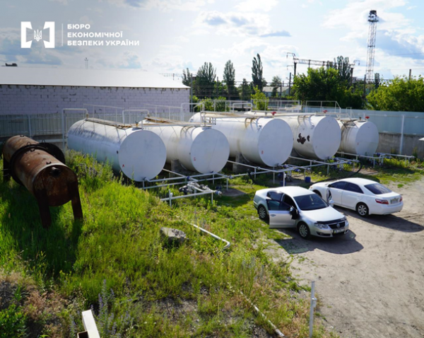 У Києві викрили нелегальну нафтобазу