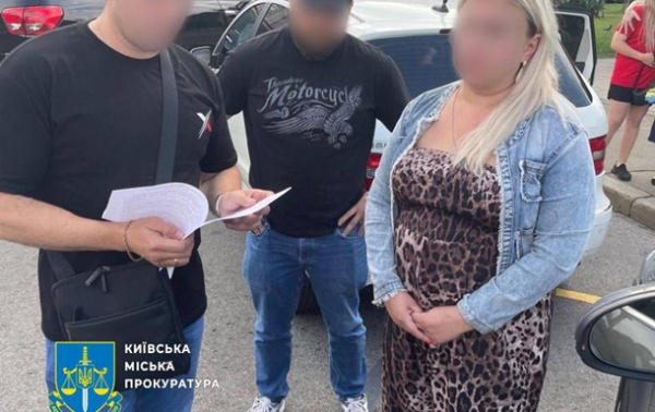 На хабарі викрили посадовицю КМДА та директора столичного ринку