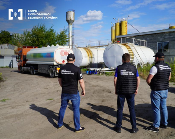 У Києві викрили нелегальну нафтобазу