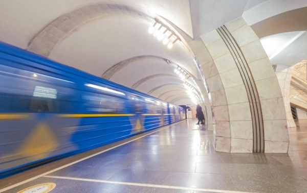 У Києві через підозрілий предмет закривали станцію метро Либідська