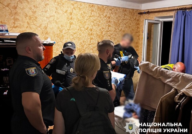 У центрі Києва виявили подвійне вбивство: поліція розслідує обставини - фото