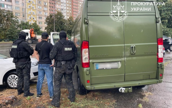 У Києві жінка продавала автомобілі, ввезені для ЗСУ