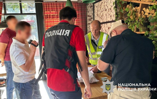 Продавав "бронь" за $10 000: у Києві затримали посадовця Міноборони