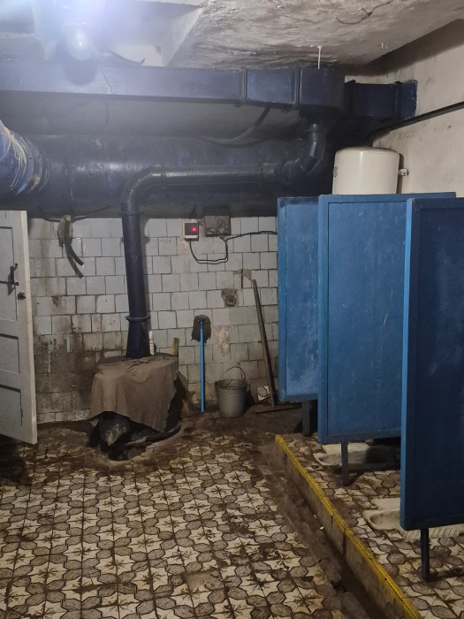 Жахливі умови в укритті: кияни показали стан туалету на "Лук'янівській"
