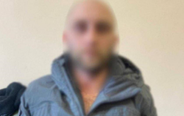 У Києві затримали іноземця, який в готелі побив чоловіка до втрати ока