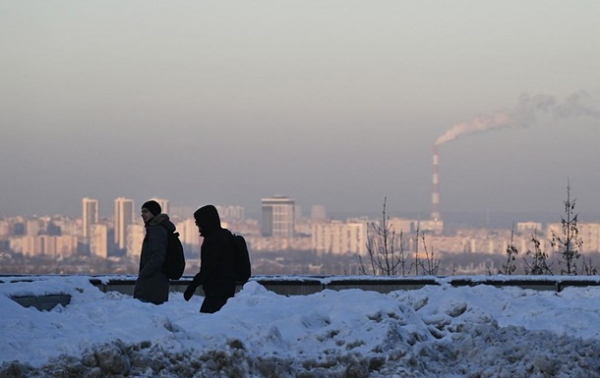 У Києві почали повертати тепло в будинки після попередніх атак РФ