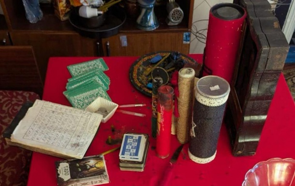 "Віщували" дружинам загиблих військових: у Києві викрили трьох "ясновидиць"