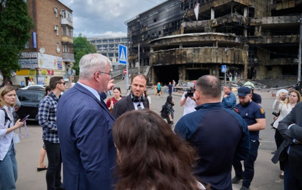 Іноземні дипломати відвідали місця ударів у Києві
