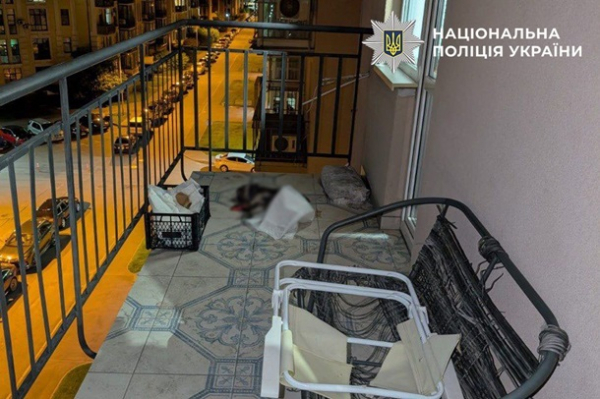 Зачинив собаку на балконі в спеку: киянину повідомили про підозру