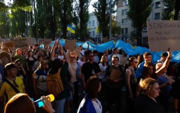 У Києві активісти влаштували ходу за реформи в оборонному секторі