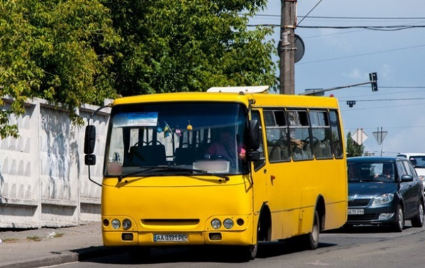 У маршрутках Києва з’явиться оплата карткою: названо терміни