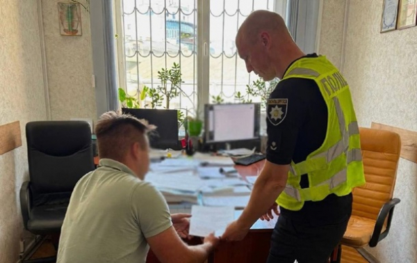 Авто влетіло в зупинку в Києві: 23-річному водію повідомили про підозру