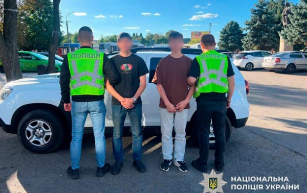 У Києві чоловік з сином через ревнощі спалив авто нового обранця колишньої